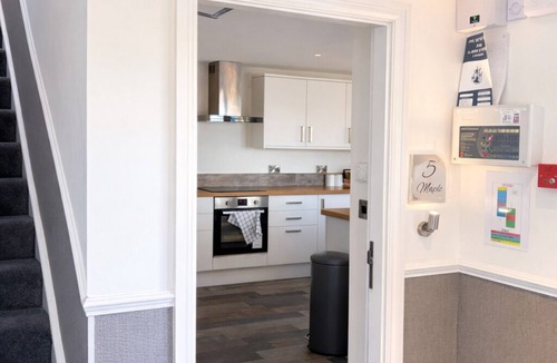 Hessle Cabin | Executive 4BR 4 Bath Lodge in Country Park | Private Parking | Sleeps 10