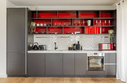 Lansbury Apartment | Executive Retreat | Breathtaking Views -Near O2