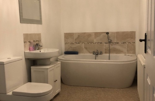 Bury St Edmunds Cottage | Executive Spacious Log Cabin - Adults Only
