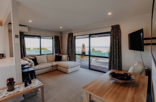 Kaikoura House | Expansive Ocean & Mountain Views - KK82140
