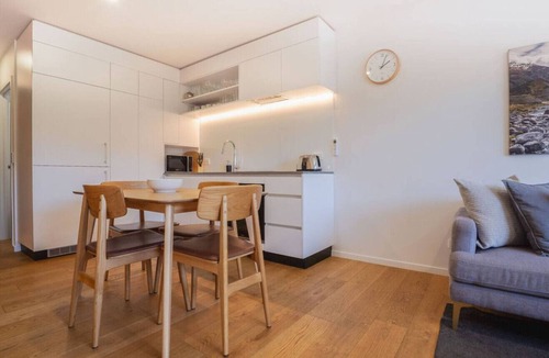 Albert Town Villa | Explore Wanaka - A Stylish Unit That Guests Adore!