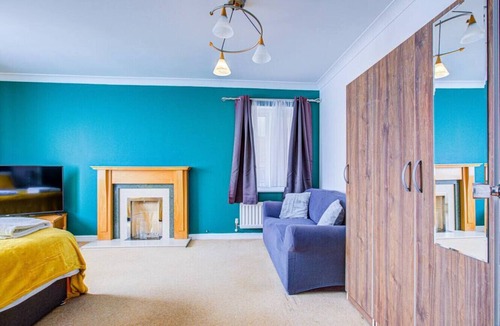 Ipswich House | Extra Large Unit With Own Bathroom + Parking