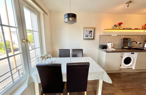 Tillicoultry Apartment | Fabulous Flat by the Wallace Monument- Free Parking