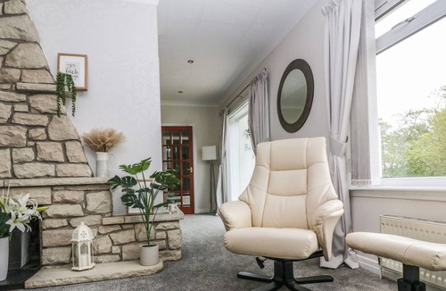 Kilsyth Cottage | FAIRHAVEN, pet friendly, with a garden in Kilsyth