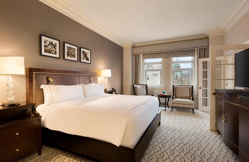 Byward Market - Parliament Hill Hotel | Fairmont Chateau Laurier Gold Experience