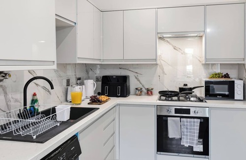 Offerton Apartment | Families | Free Parking | Links to Manchester