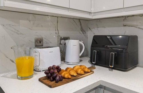 Offerton Apartment | Families | Free Parking | Links to Manchester