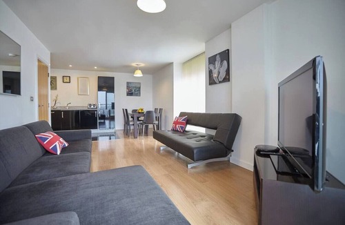 Peninsula Apartment | Family 3 Bedroom Flat on the Thames near O2