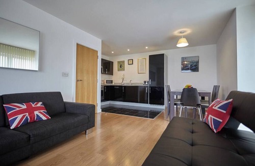 Peninsula Apartment | Family 3 Bedroom Flat on the Thames near O2
