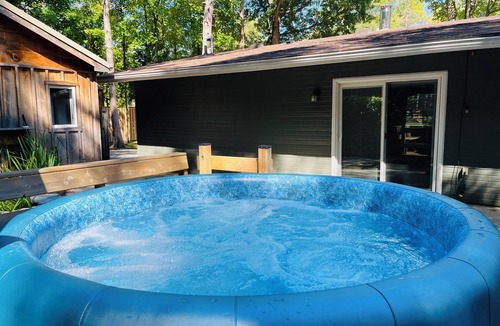 Lambton Shores Cottage | Family Cottage | Games Room | Soft Tub | Bonfire