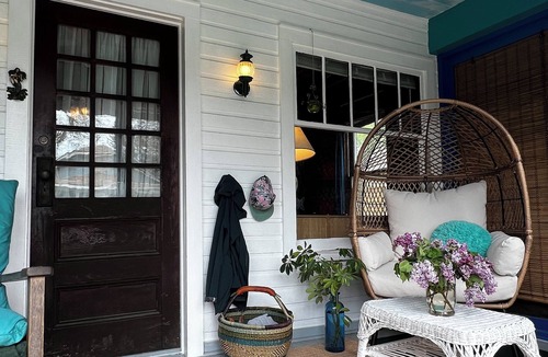 Crystal Beach Cottage | Family friendly beach stay. A short walk to the beach and Main Street