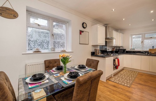 St Albans House | Family Friendly, Cosy 3 bed Home - Pass the Keys