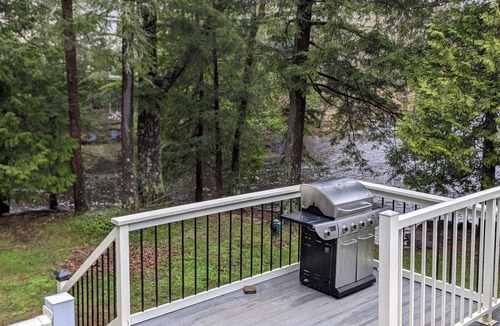 Bobcaygeon Cottage | Family friendly cozy cottage on the river. Dogs welcome!