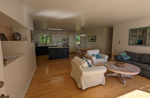 Thamesville House | Family-Friendly Lake Erie Rondeau Retreat