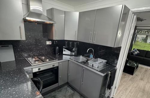 Tillicoultry Apartment | Family - Garden - Parking - WiFi - Sleeps 5