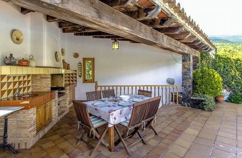 Les Planes d'Hostoles House | Family home in La Garrotxa Natural Park