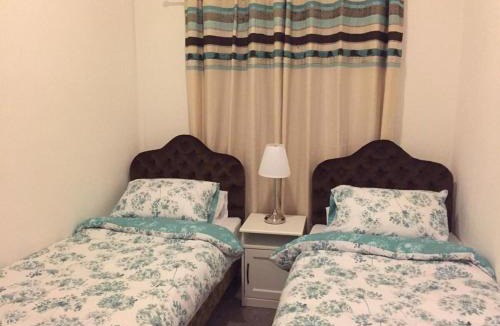 Alloa House | Family - Parking - Garden- WiFi - Sleeps 4