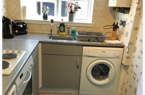 Alloa House | Family - Parking - Garden- WiFi - Sleeps 4