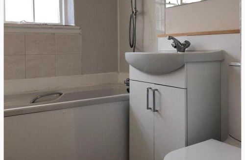 Alloa House | Family - Parking - Garden- WiFi - Sleeps 4