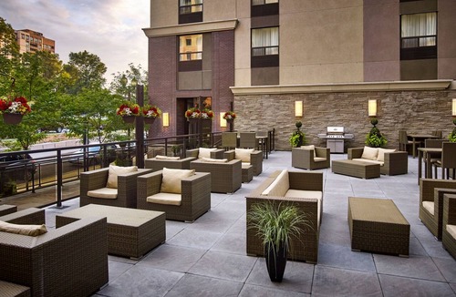 Central Hamilton Apartment | Family Suite w/ Full Kitchen | Free Hot Breakfast