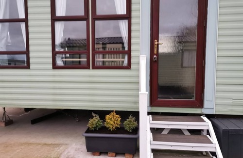 Newton Stewart Apartment | Fantastic Holiday Caravan on a Small Country Site