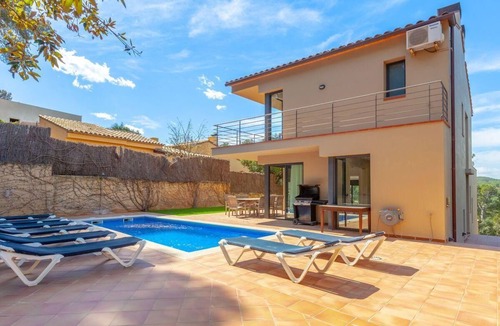 Tamariu House | Fantastic villa with private swimming pool located in the urbanization of Aigua Gelida in