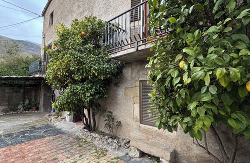 Les Planes d'Hostoles Cottage | Farmhouse with swimming pool in the landscape of the Volcanic Zone of the Garrotxa.