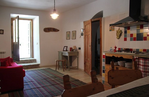 Mengara House | FARMHOUSE MONTESALCE-GREEN APARTMENT