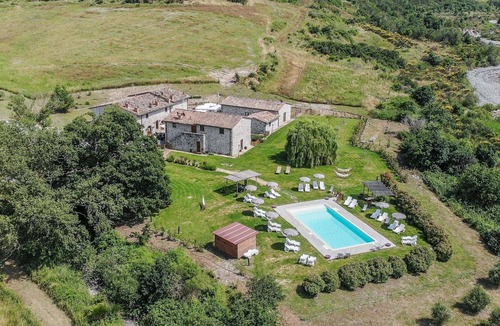 Radicofani Apartment | Farmhouse with swimming pool - La Spiga apartment