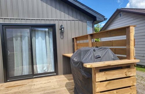 Fenelon Falls House | Fenelon Falls cozy 3bedroom & 1.5 bathroom house (with WIFI), steps to the lake