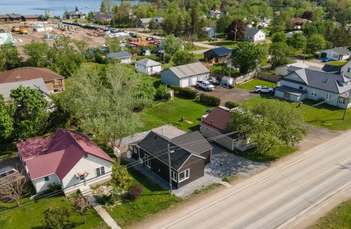 Fenelon Falls House | Fenelon Falls Kawarthas gem steps from public beach and water access.