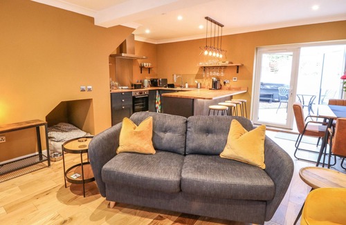 Auchterarder Cottage | FEUS HOLIDAY COTTAGE, pet friendly, with hot tub in Auchterarder