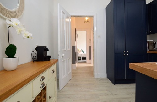Tighnabruaich Apartment | Findhorn Upper - waterfront location, sea views, pet friendly