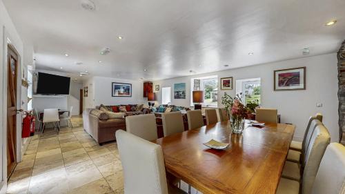 Colintraive House | Finest Retreats - Old Barn at Ormidale House