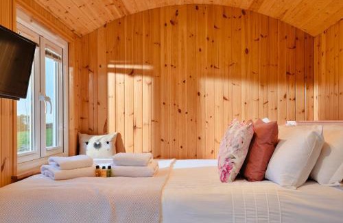 Praze-An-Beeble Ski Chalet | Finest Retreats - Demelza Shepherds Hut