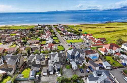 Seamill House | Finest Retreats - Seamill Beach House