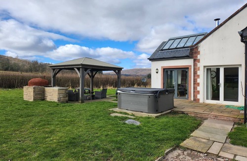 Arden House | Finlas View (Auchendennan) - sleeps 10 guests in 4 bedrooms