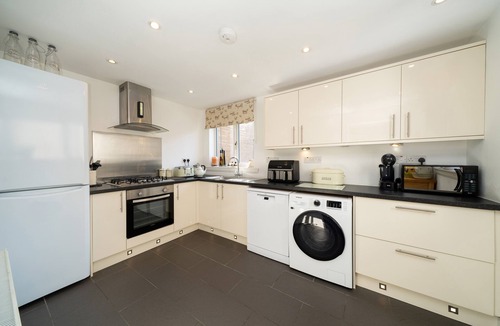 Crieff Cottage | Fionas Cottage - a house that sleeps 6 guests in 3 bedrooms
