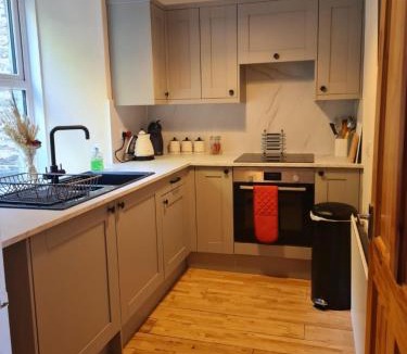 Wick Apartment | Fisherman Cottage by Langley Serviced Apartments Contractor-Friendly 2BR Stay Sleeps 4 Free WiFi Free Parking 20 Minutes to Banniskirk