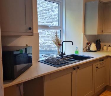 Wick Apartment | Fisherman Cottage by Langley Serviced Apartments Contractor-Friendly 2BR Stay Sleeps 4 Free WiFi Free Parking 20 Minutes to Banniskirk