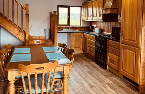 Enniskillen Cottage | FISHERMAN LODGE NO 2, pet friendly, with a garden in Belleek