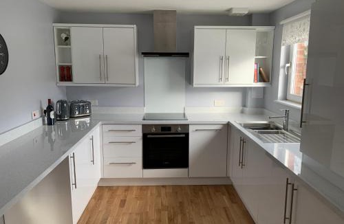East Kilbride Apartment | Flat One, 212 Eaglesham Road, East Kilbride, Glasgow