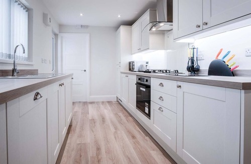 Castle House | Fleet Street - 2 Bedroom Holiday Home - Swansea