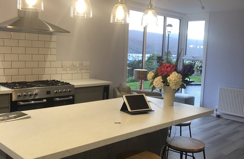 Ullapool House | FOINAVEN HOUSE, Quality 4 star self catering accommodation with panoramic views.