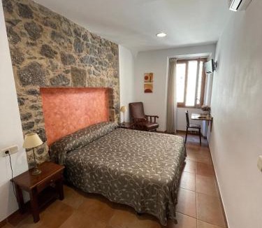 Torroella de Montgri House | Fonda Mitjà