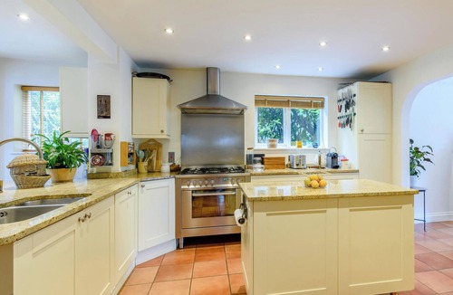 Farnham Common Cottage | Forest Getaway