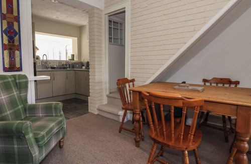 Roos House | FORGET ME NOT COTTAGE, pet friendly, with a garden in Roos