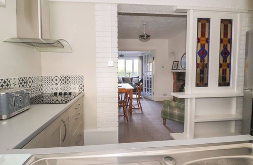 Roos House | FORGET ME NOT COTTAGE, pet friendly, with a garden in Roos