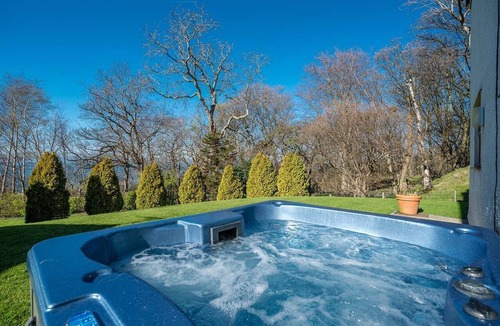 Penmaenmawr Cottage | Four Bedroom Holiday Cottage With Hot Tub Near Conwy | Ty-Ffynnon