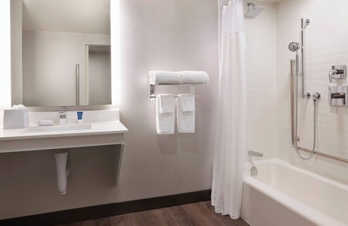 Windsor Hotel | Four Points by Sheraton Windsor Downtown